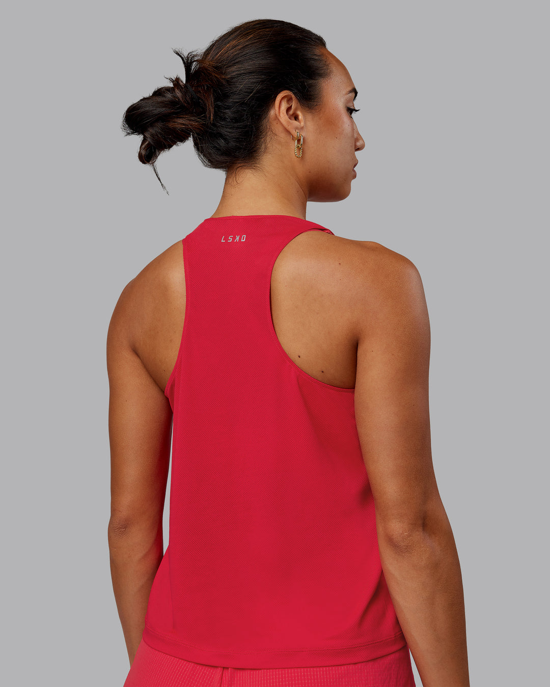 Woman wearing Pace Running Tank - Scarlet