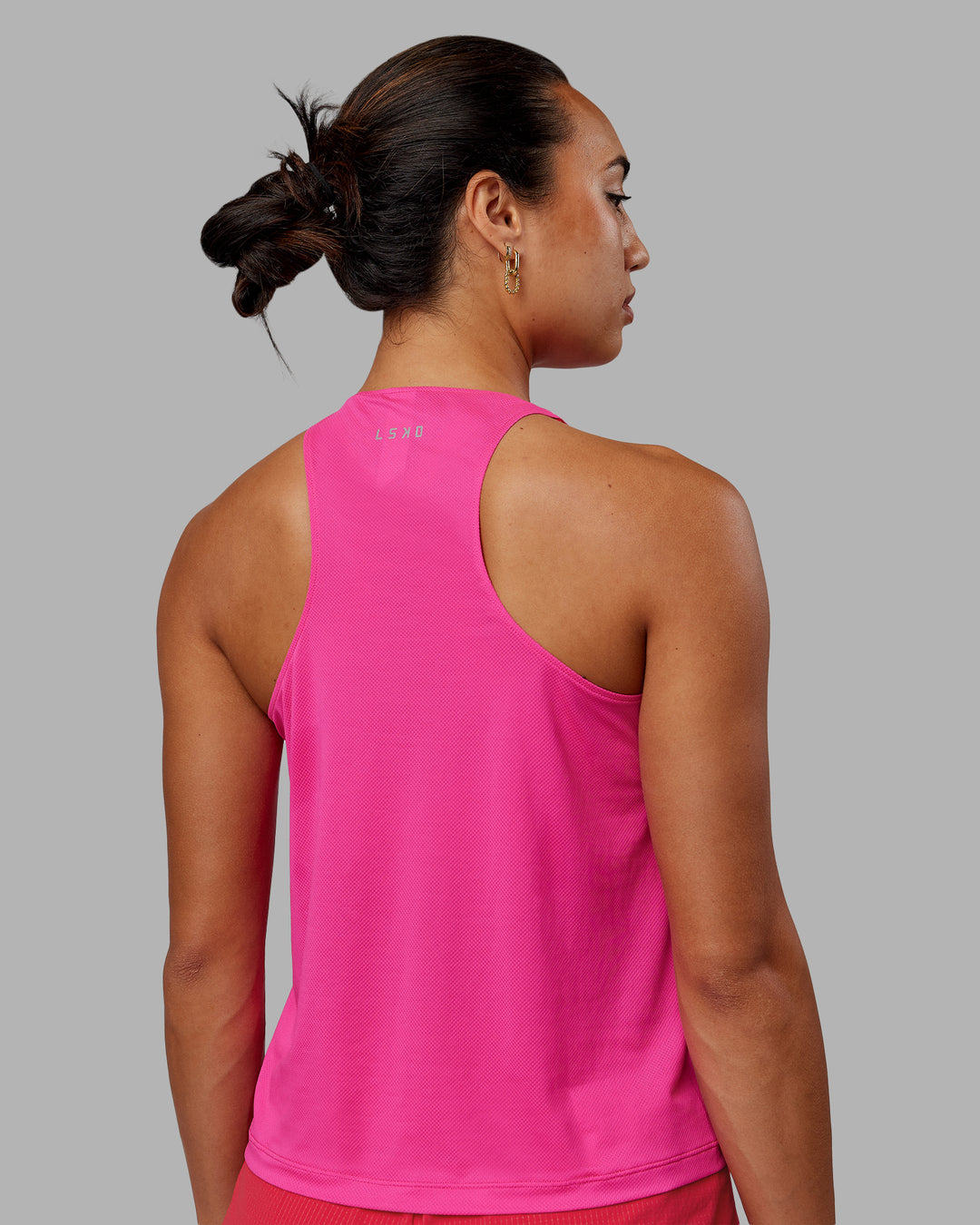 Woman wearing Pace Running Tank - Ultra Pink