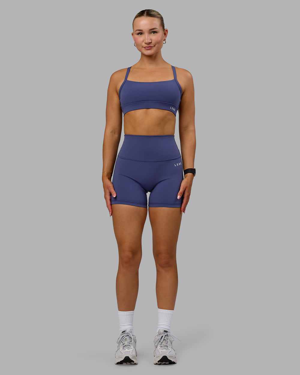 Woman wearing Base 2.0 X-Short Tights - Future Dusk