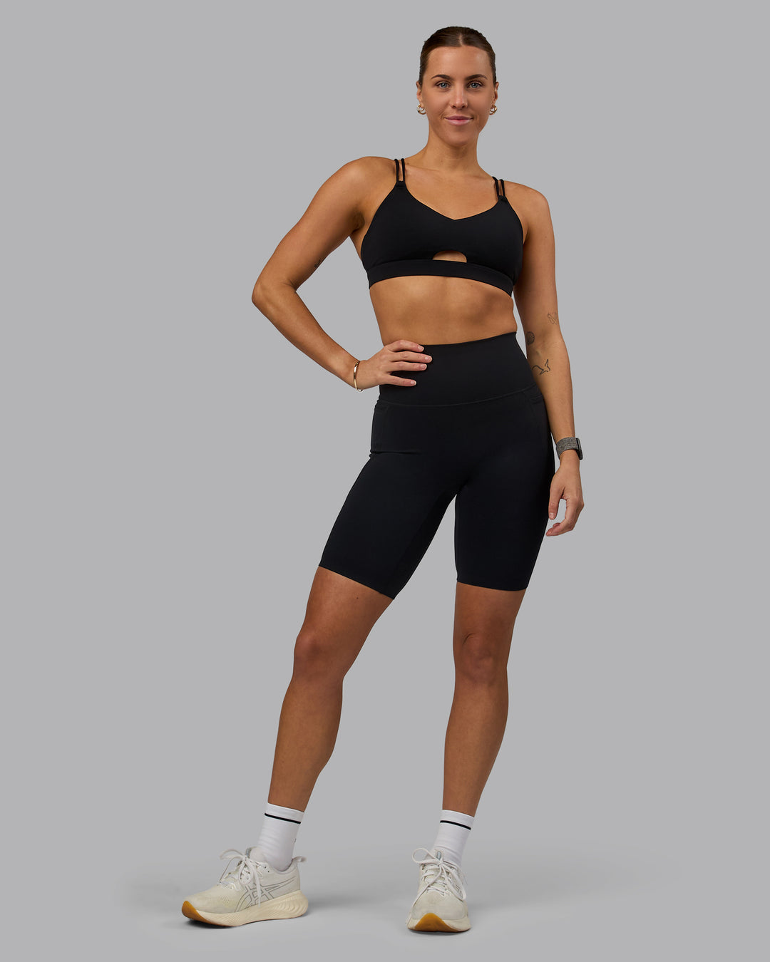 Woman wearing Elixir Bike Shorts With Pockets - Black