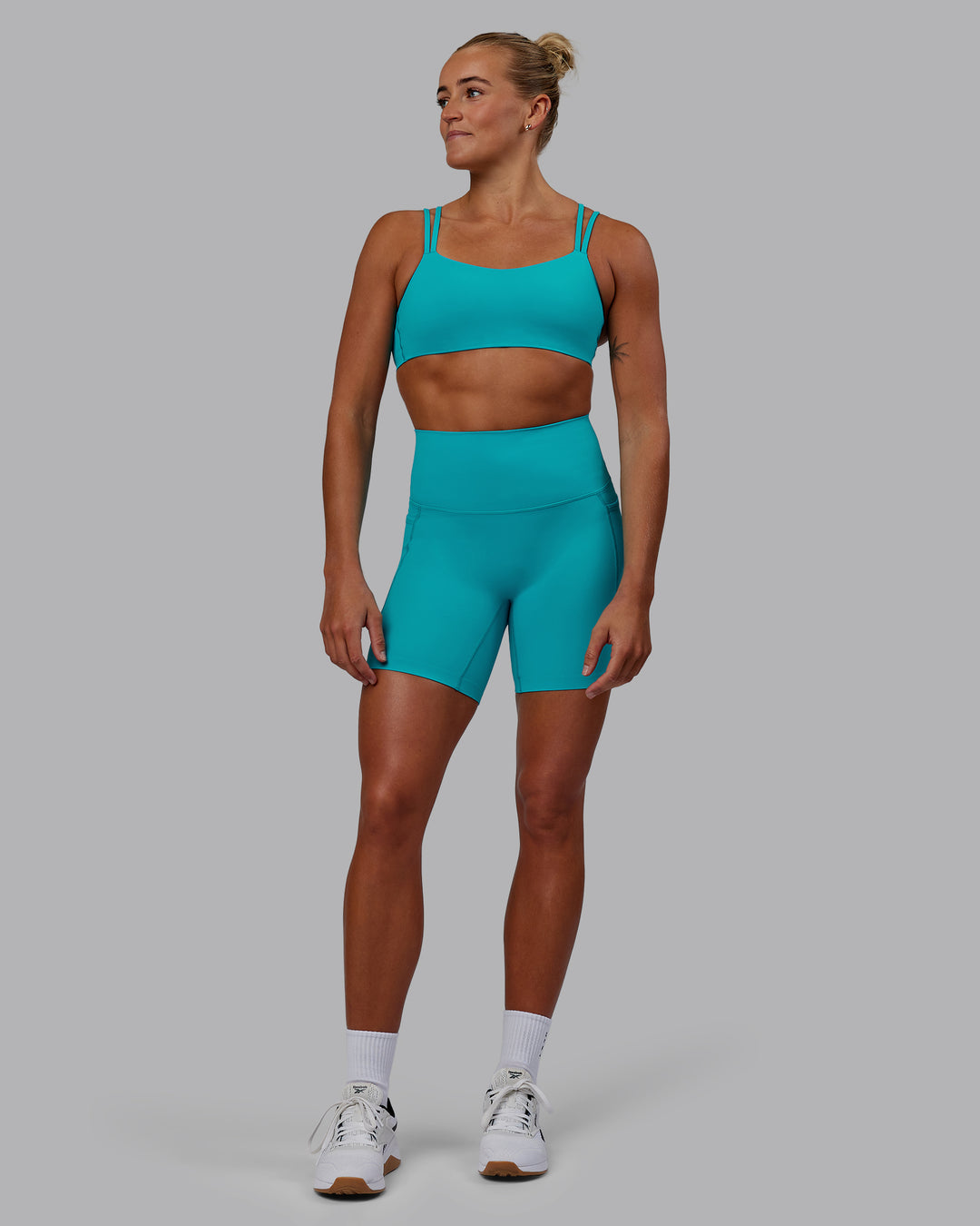 Woman wearing Elixir Mid Short Tights with Pockets - Blue Bird