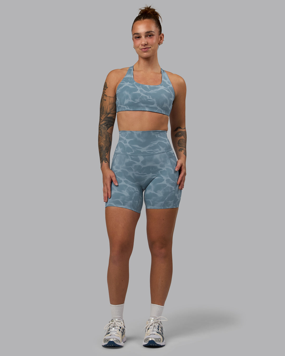 Woman wearing Elixir Mid Short Tights with Pockets - Tranquil-Elemental Blue