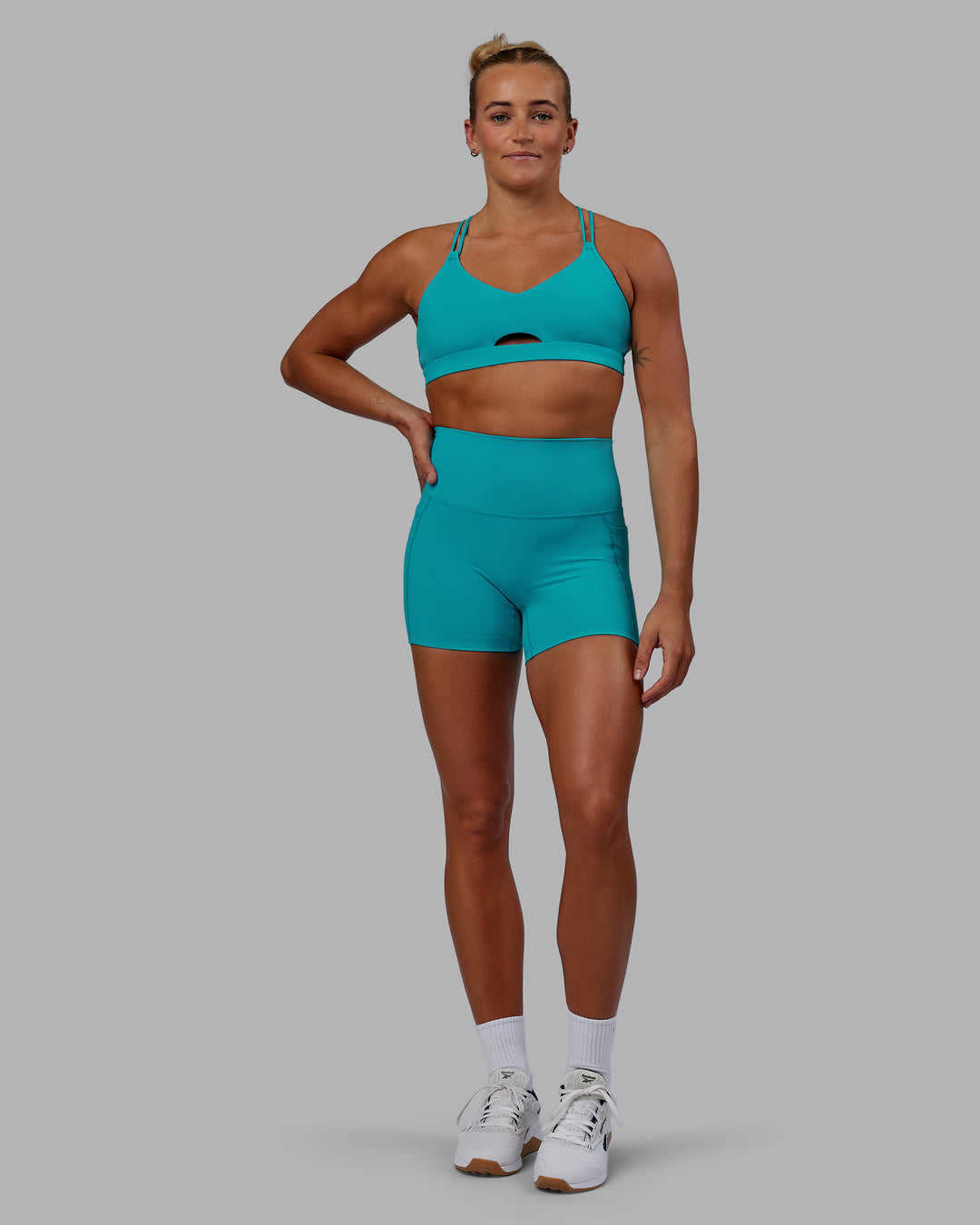 Woman wearing Elixir X-Short Tights With Pockets - Blue Bird