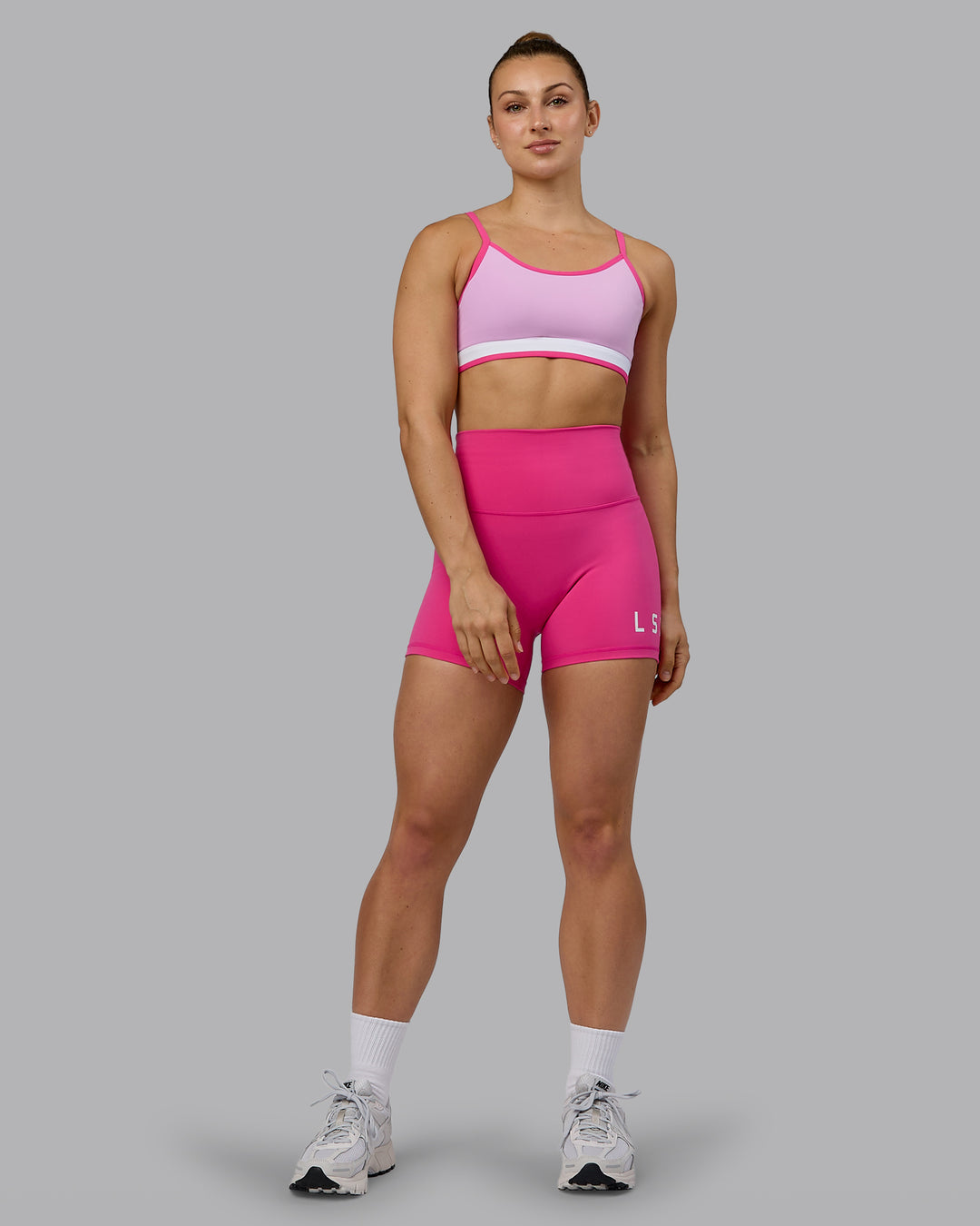 Woman wearing Excel Sports Bra - Pastel Orchid