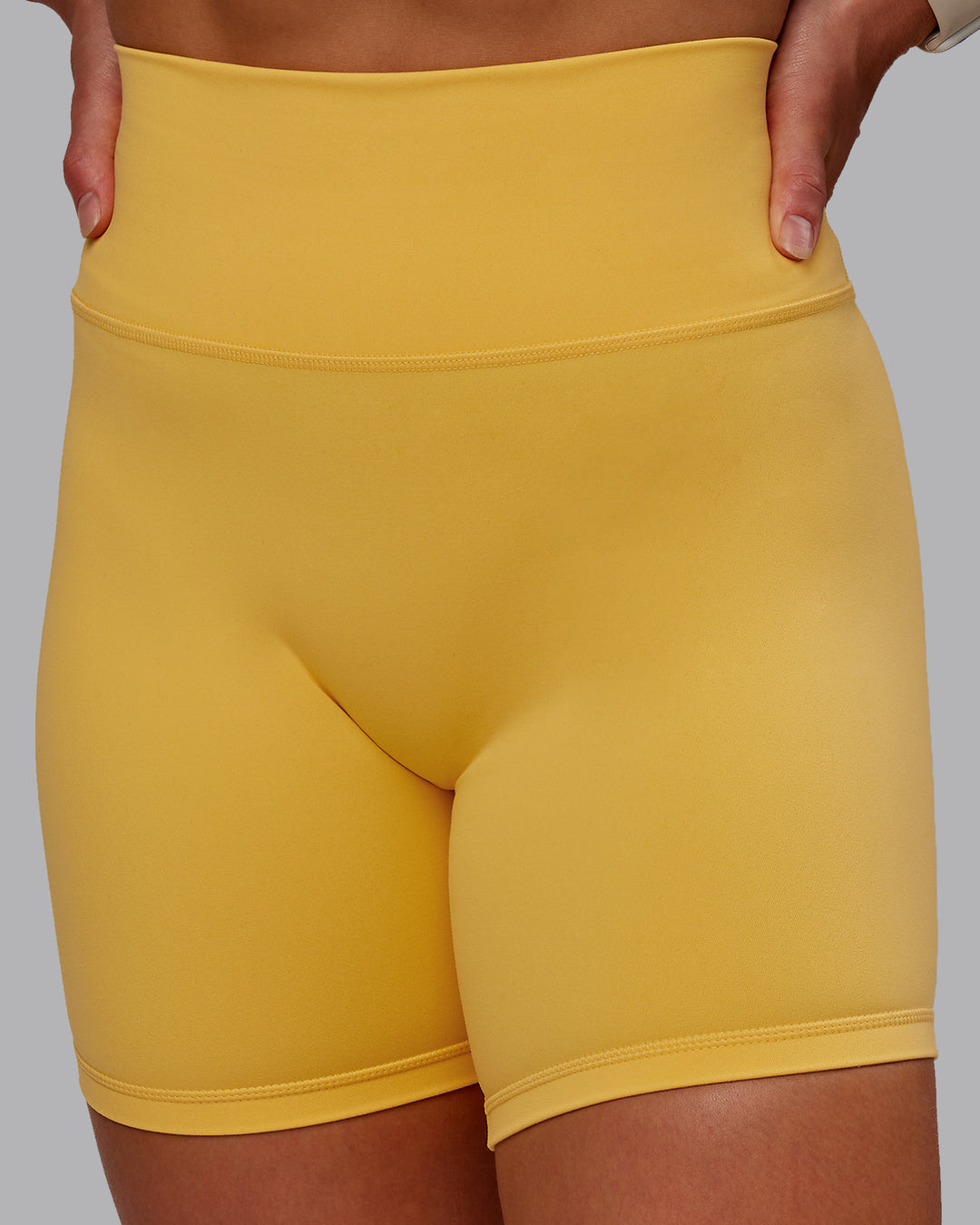 Woman wearing Fusion Mid Short Tight in Banana Cream | Size:S