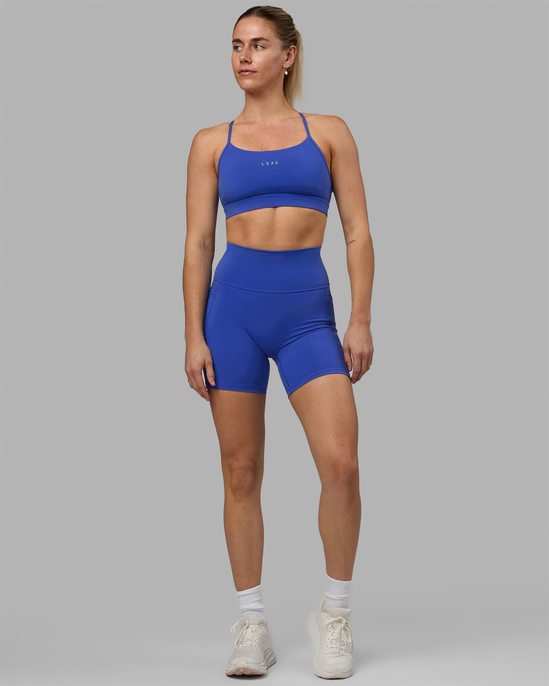 Woman wearing Fusion Mid Short Tights - Power Cobalt