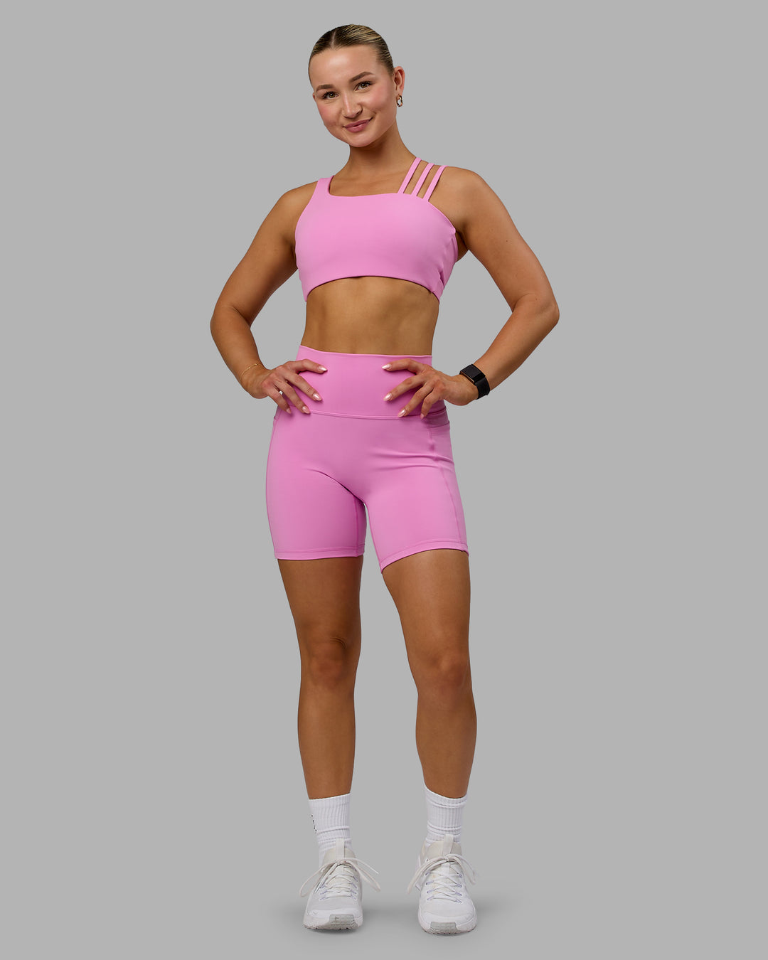 Woman wearing Fusion Mid Short Tights - Spark Pink