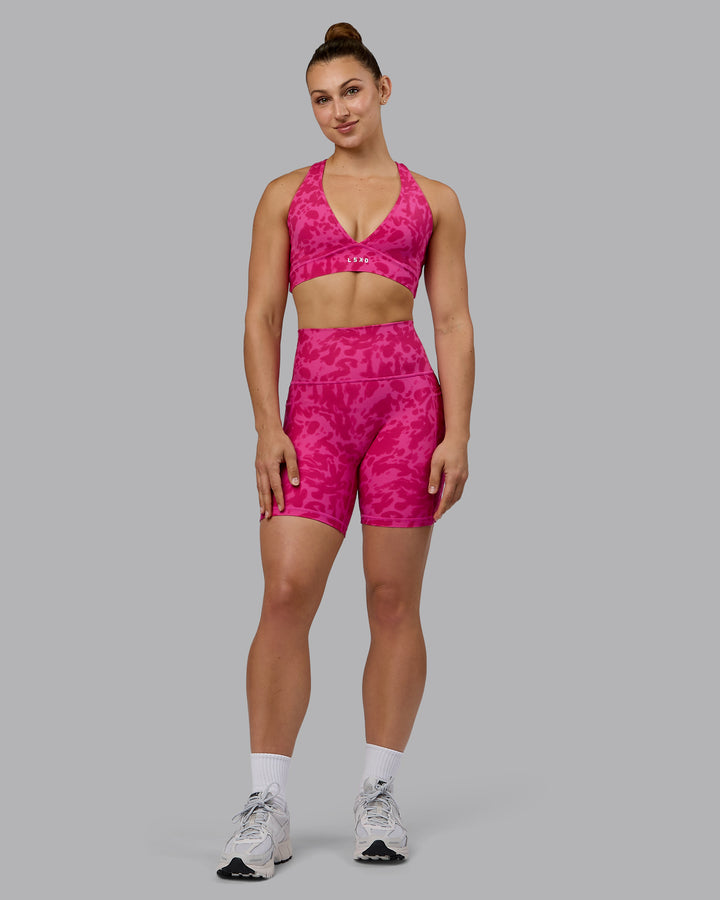 Woman wearing Fusion Mid Short Tights - Strawberry-Lava Lamp
