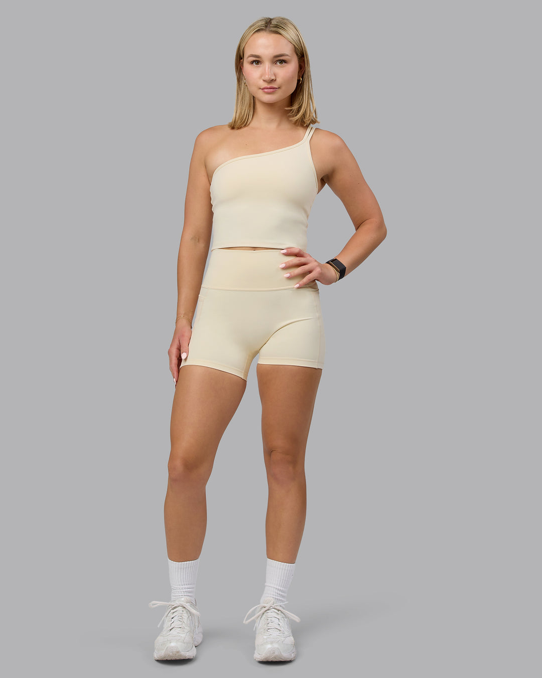 Woman wearing Fusion X-Short Tights with Pockets - Ivory