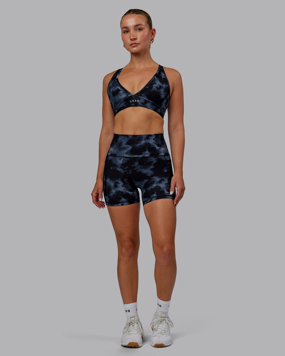 Woman wearing Fusion X-Short Tights - Tie Dye-Midnight