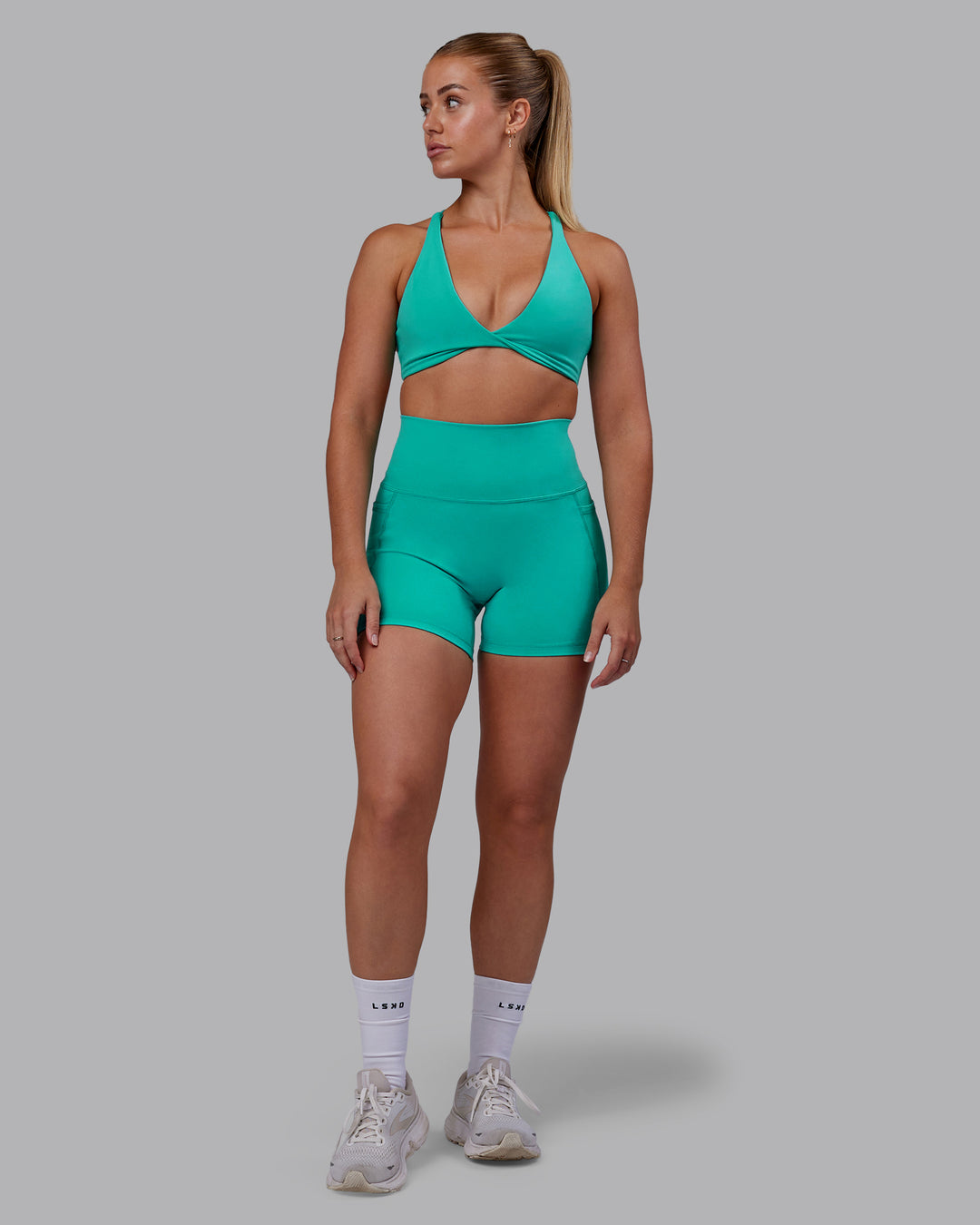 Woman wearing Fusion X-Short Tights - Turquoise Tide