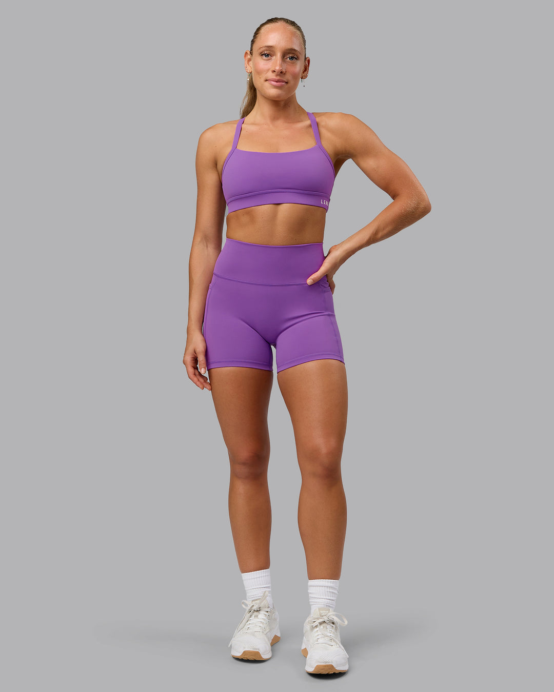 Woman wearing Fusion X-Short Tights With Pockets - Purple Fizz