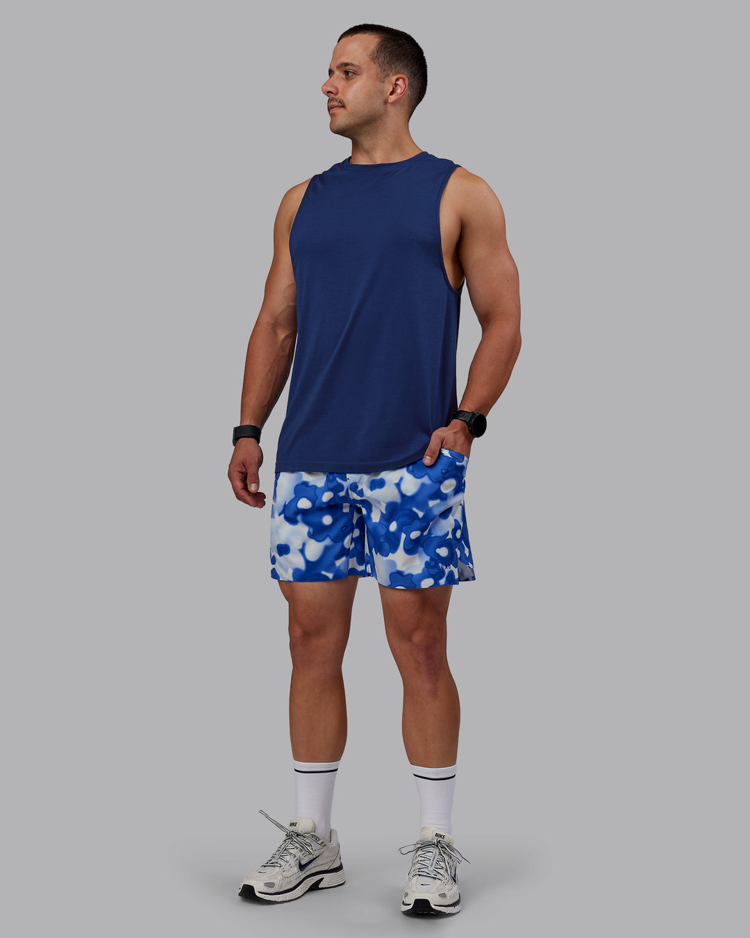 Man wearing Grand Slam 6&quot; Shorts in Wildflower Midnight Blue | Size:S