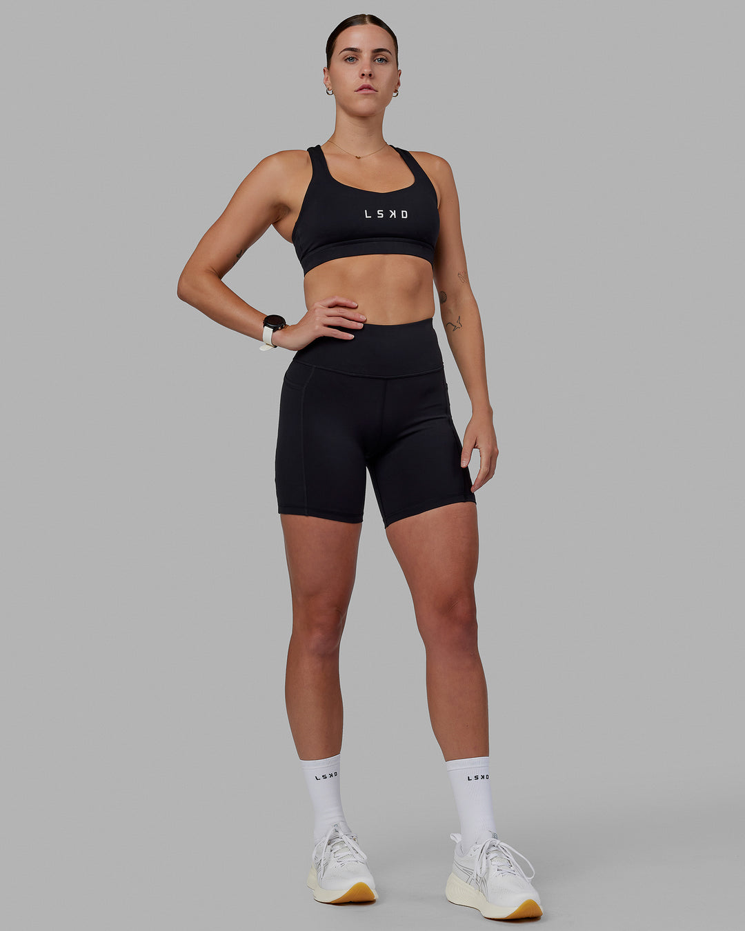 Women Wearing Rep Mid Short Tights - Black-White