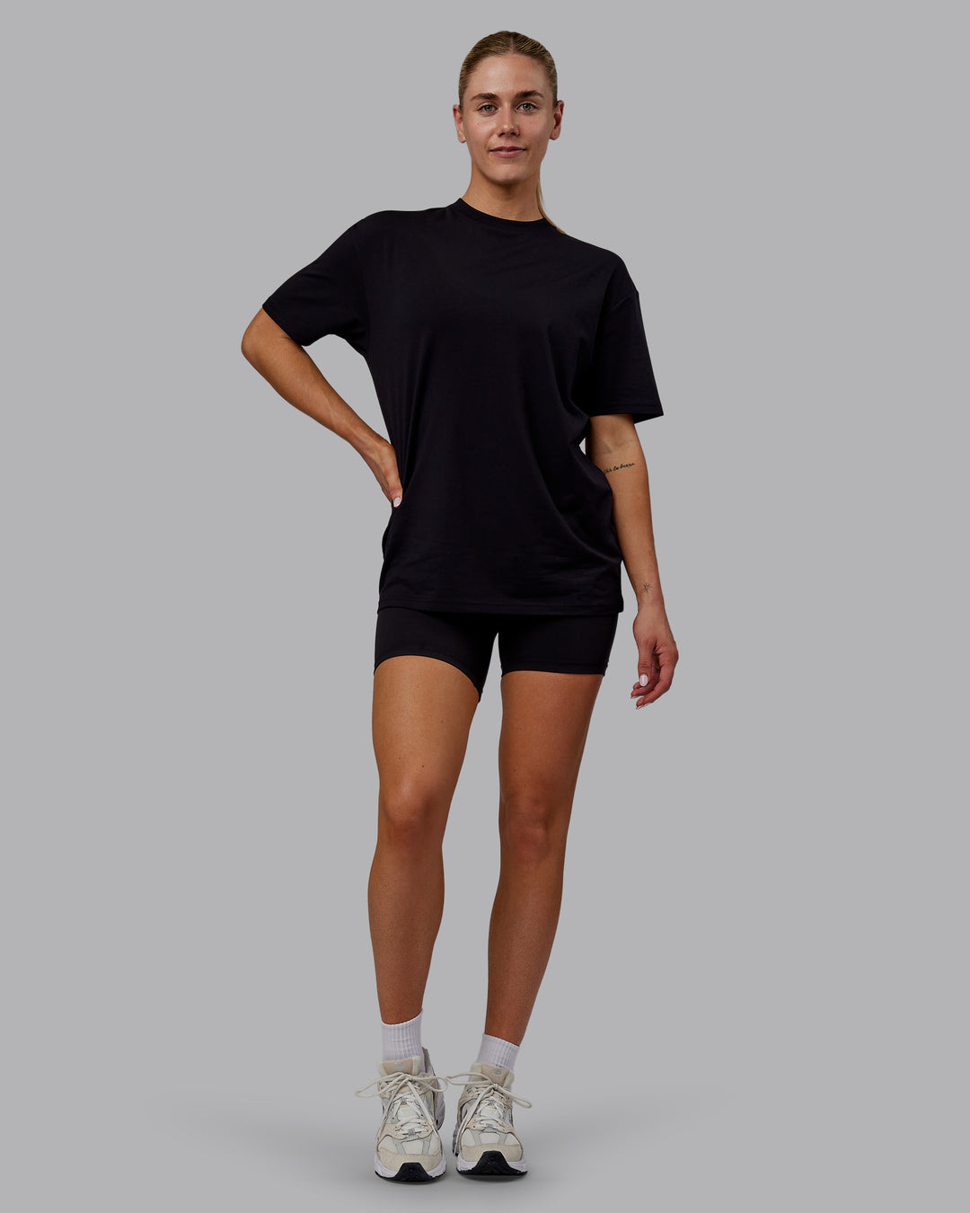 Woman wearing Sara GET ÆTLA SKAL Unisex FLXCotton Tee Oversize - Black-White