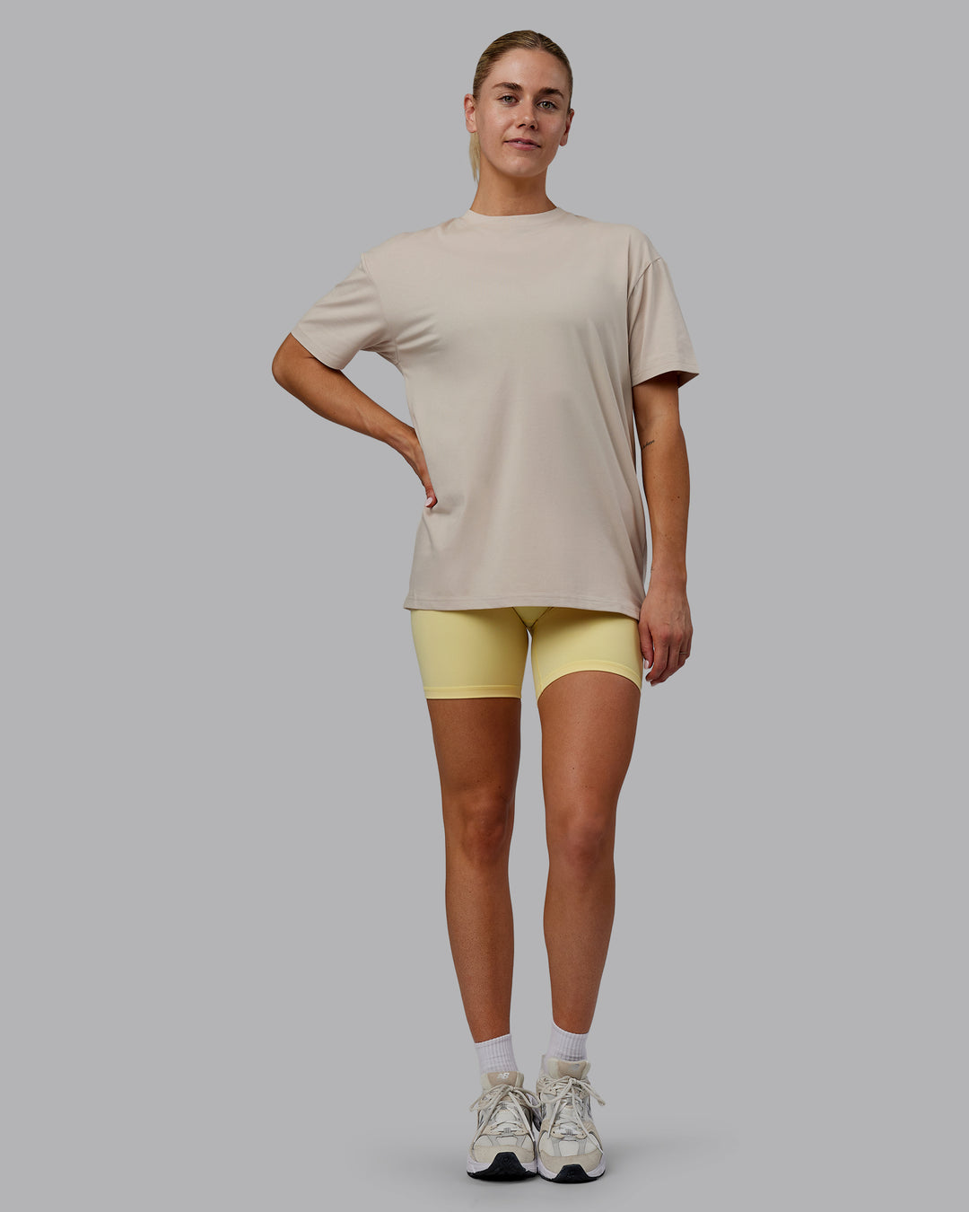 Woman wearing Sara I Can Shall &amp; Will FLXCotton Tee Oversize - Shale Beige-White