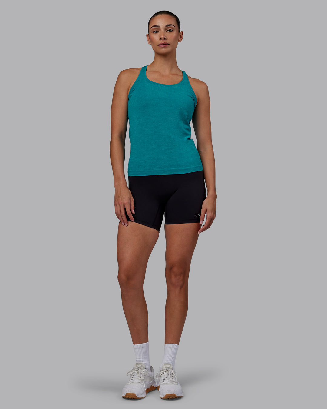 Woman wearing AeroFLX+ Seamless Tank - Blue Bird Marl