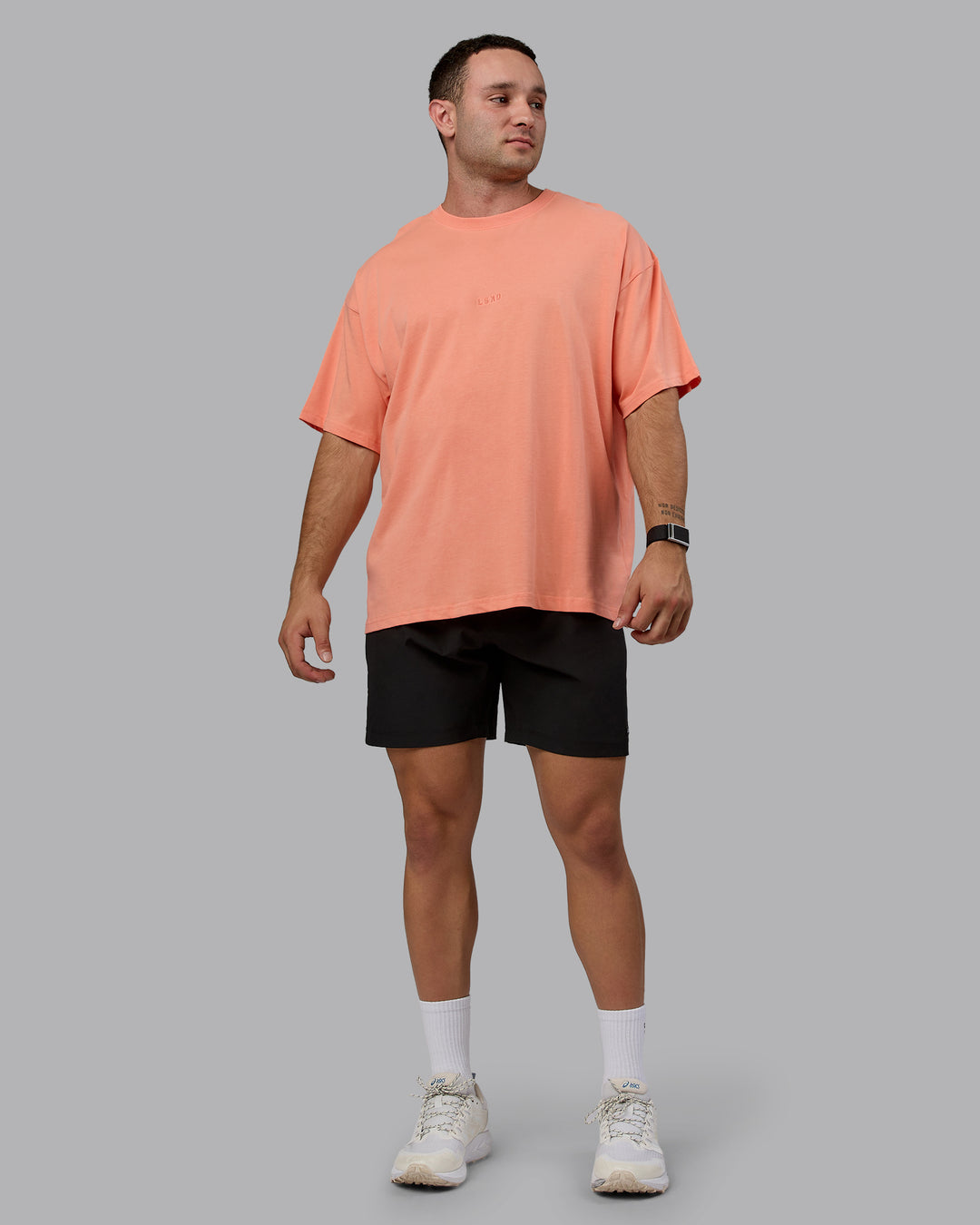 Man wearing MVP Heavyweight Tee Oversize - Mellow Peach