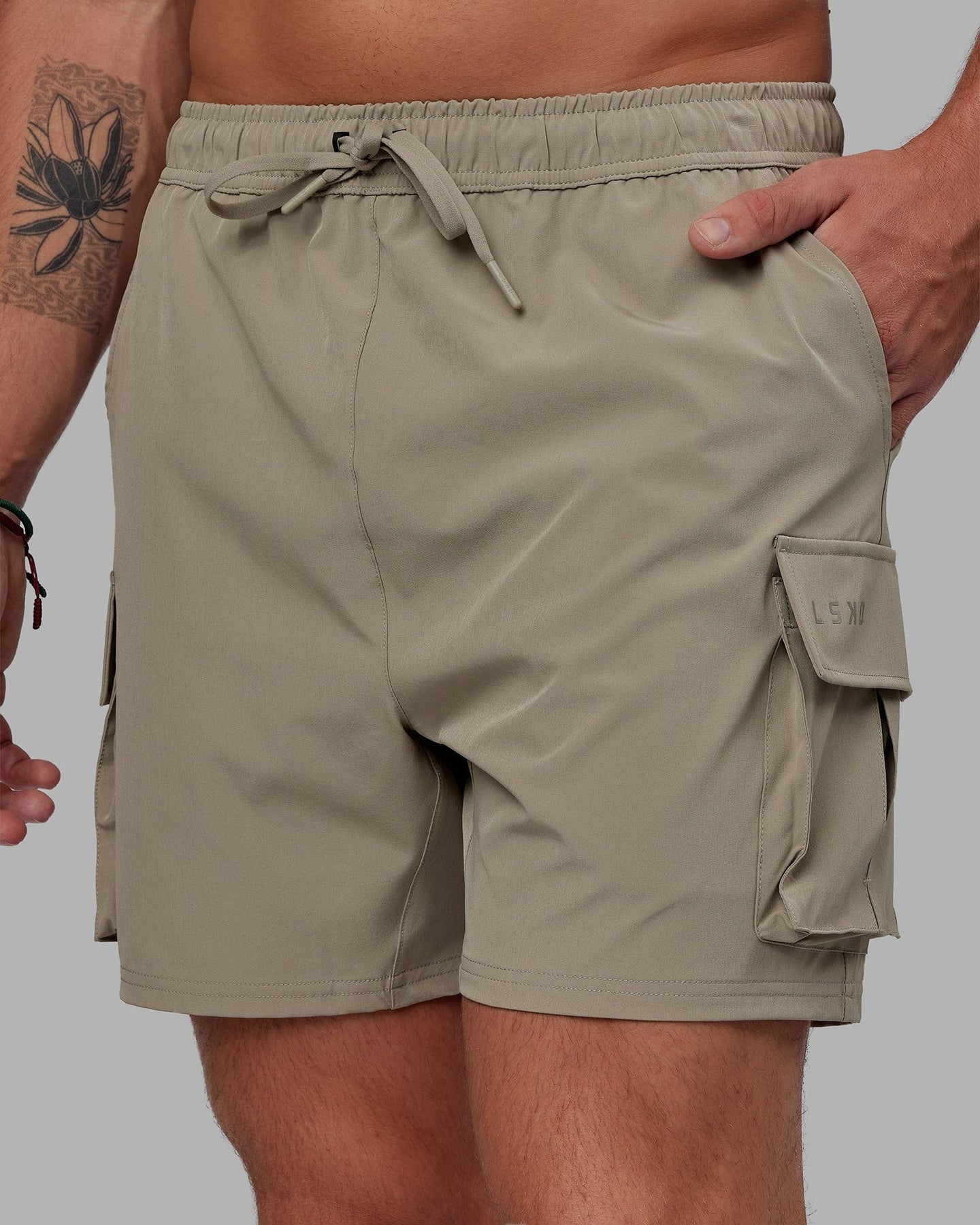 Full elastic waist deals cargo shorts